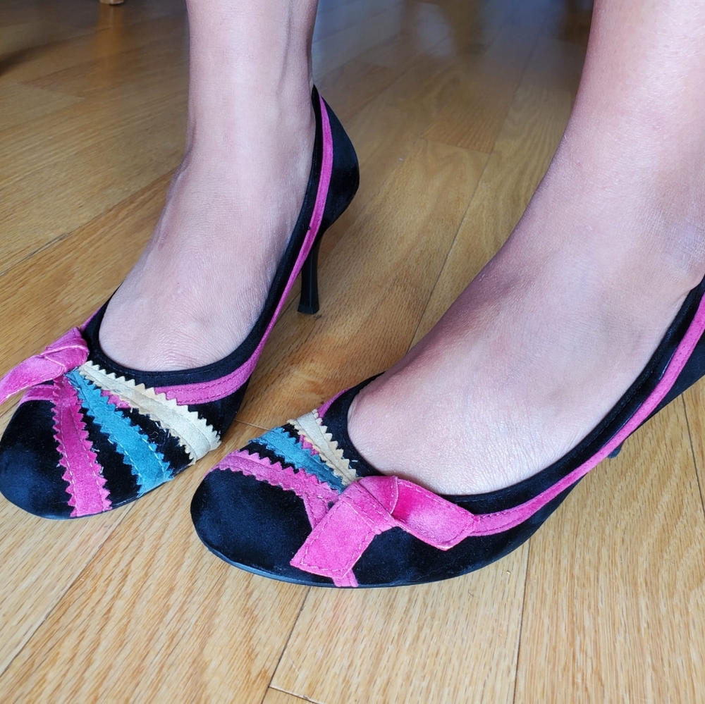 Colourful heels with bow